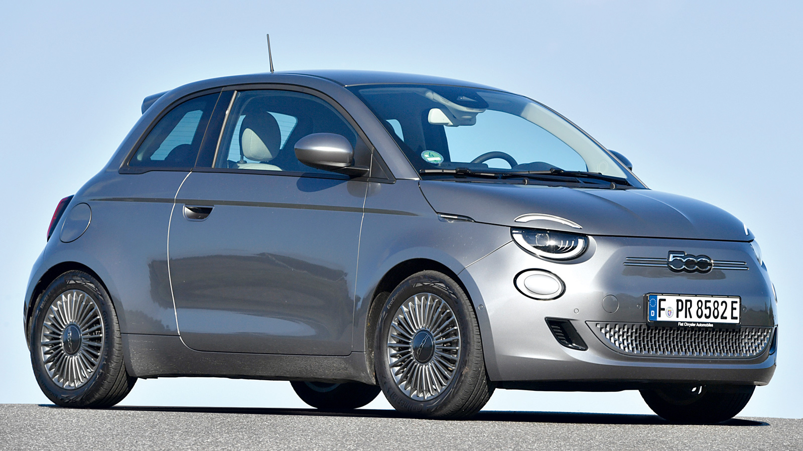 Fiat 500e: 37,4 kWh 35 λεπτά φόρτισης για 80%
